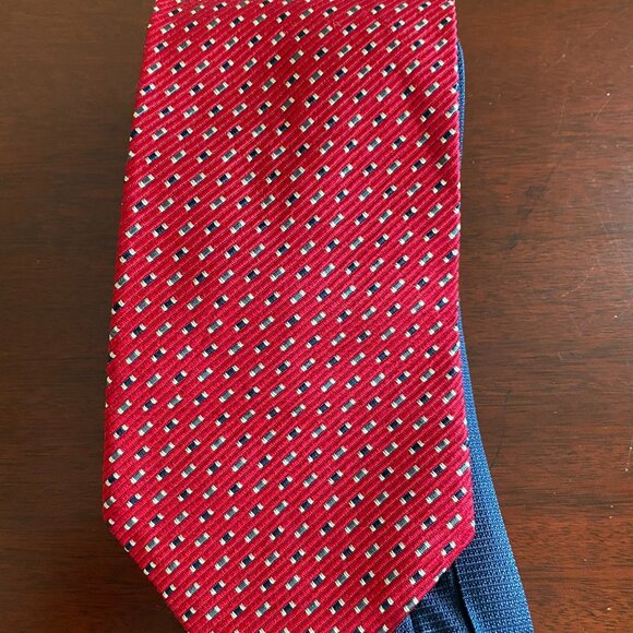 Tommy Hilfiger Vtg. Mens Red Geometric Pattern Silk Necktie Career Church Office - Picture 1 of 4